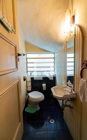 Casa à venda com 338m², 4 quartos e 2 vagasLavabo 