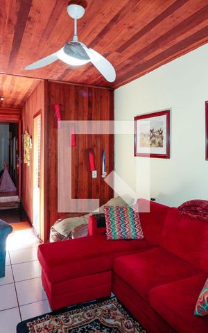 Casa à venda com 200m², 3 quartos e 2 vagas Casa à venda com 200m², 3 quartos e 2 vagasSala