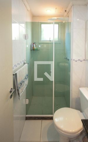 Apartamento à venda com 46m², 2 quartos e 1 vaga Apartamento à venda com 46m², 2 quartos e 1 vagaBanheiro