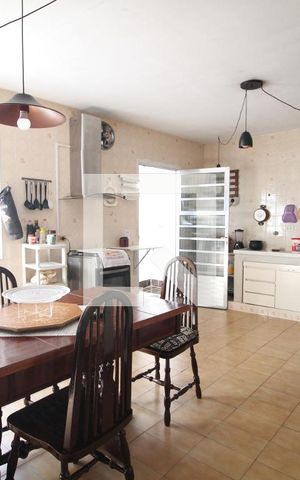 Casa à venda com 125m², 3 quartos e 2 vagascozinha