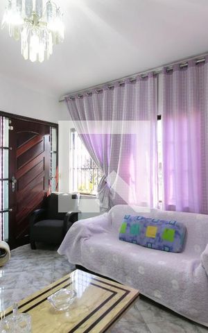Casa para alugar com 245m², 4 quartos e 4 vagas Casa para alugar com 245m², 4 quartos e 4 vagasSala