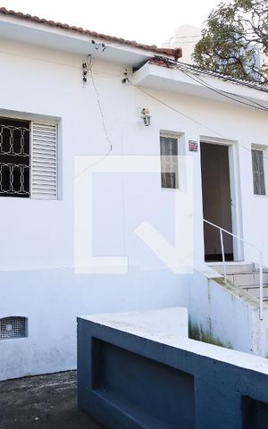 Casa à venda com 320m², 3 quartos e 1 vaga Casa à venda com 320m², 3 quartos e 1 vagaFachada