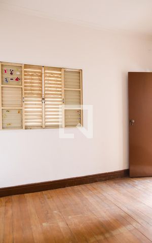 Casa à venda com 320m², 3 quartos e 1 vaga Casa à venda com 320m², 3 quartos e 1 vagaQuarto