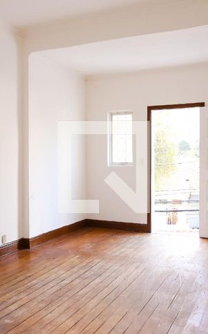 Casa à venda com 320m², 3 quartos e 1 vaga Casa à venda com 320m², 3 quartos e 1 vagaSala