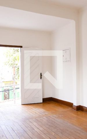 Casa à venda com 320m², 3 quartos e 1 vaga Casa à venda com 320m², 3 quartos e 1 vagaSala