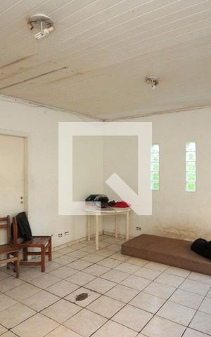Casa à venda com 212m², 4 quartos e 5 vagas Casa à venda com 212m², 4 quartos e 5 vagasSala