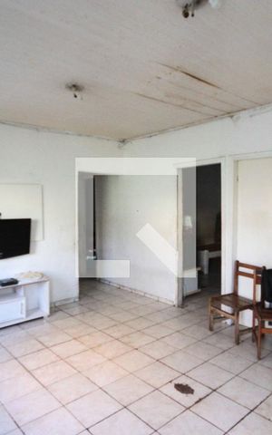 Casa à venda com 212m², 4 quartos e 5 vagas Casa à venda com 212m², 4 quartos e 5 vagasSala