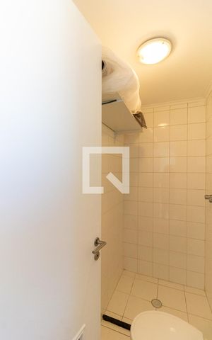 Apartamento à venda com 103m², 4 quartos e 2 vagas Apartamento à venda com 103m², 4 quartos e 2 vagasBanheiro de Serviço