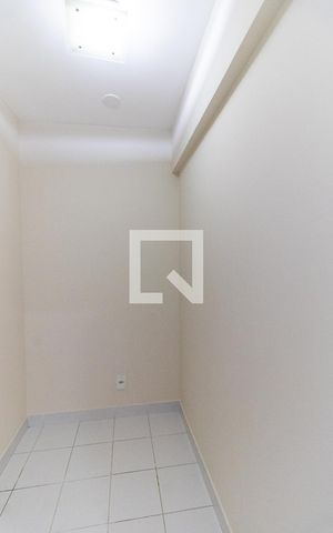 Apartamento à venda com 103m², 4 quartos e 2 vagas Apartamento à venda com 103m², 4 quartos e 2 vagasQuarto de Serviço