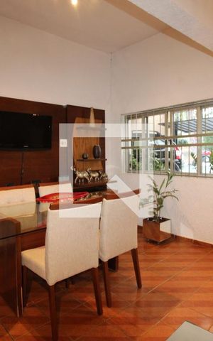 Casa à venda com 260m², 3 quartos e 2 vagasSala