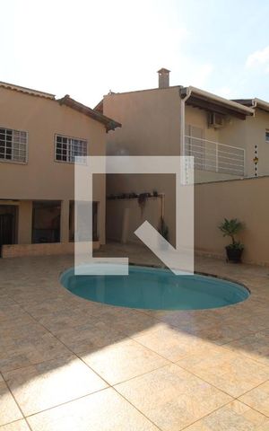 Casa à venda com 260m², 3 quartos e 2 vagasQuintal