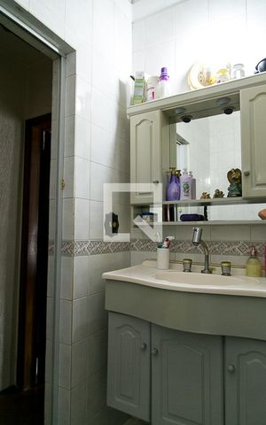 Casa à venda com 130m², 4 quartos e 1 vagaBanheiro