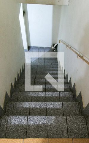 Casa à venda com 130m², 4 quartos e 1 vagaÁrea de Serviço - Escada