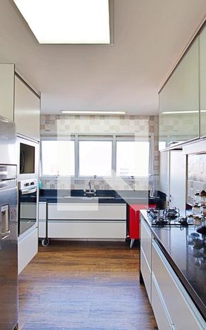 Apartamento para alugar com 211m², 3 quartos e 3 vagas Apartamento para alugar com 211m², 3 quartos e 3 vagasCozinha