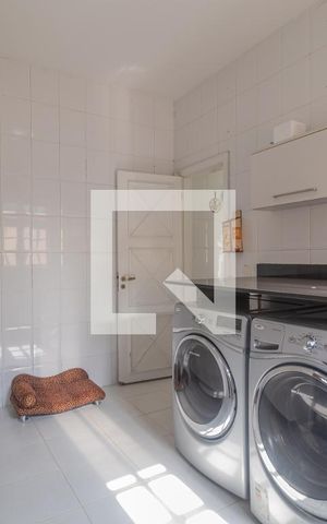 Casa de condomínio à venda com 600m², 6 quartos e 2 vagasLavanderia