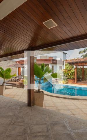 Casa de condomínio à venda com 600m², 6 quartos e 2 vagasPiscina