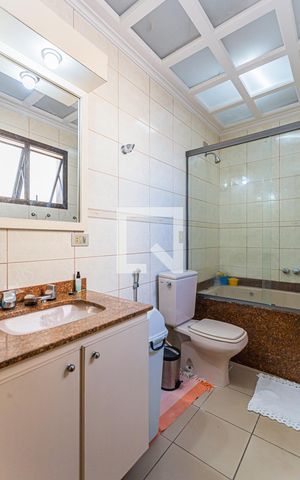 Apartamento à venda com 110m², 3 quartos e 2 vagas Apartamento à venda com 110m², 3 quartos e 2 vagasBanheiro da Suite