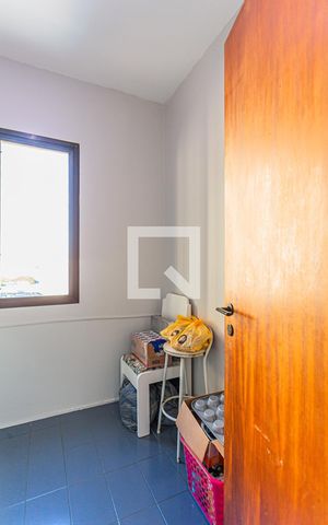 Apartamento à venda com 110m², 3 quartos e 2 vagas Apartamento à venda com 110m², 3 quartos e 2 vagasQuarto de Serviço