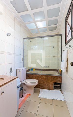 Apartamento à venda com 110m², 3 quartos e 2 vagas Apartamento à venda com 110m², 3 quartos e 2 vagasBanheiro da Suite