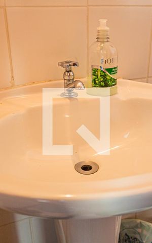 Apartamento à venda com 110m², 3 quartos e 2 vagas Apartamento à venda com 110m², 3 quartos e 2 vagasDetalhe do Banheiro de Serviço