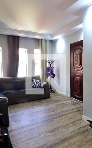 Casa à venda com 155m², 4 quartos e 2 vagasSala