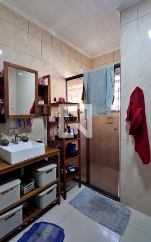 Casa à venda com 155m², 4 quartos e 2 vagasBanheiro 1