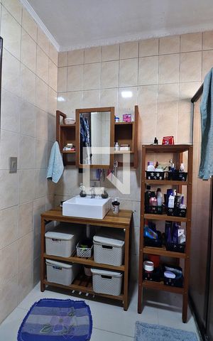 Casa à venda com 155m², 4 quartos e 2 vagasBanheiro 1