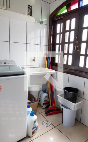 Casa à venda com 600m², 3 quartos e 8 vagas Casa à venda com 600m², 3 quartos e 8 vagasÁrea de Serviço