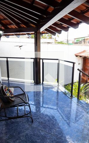 Casa à venda com 600m², 3 quartos e 8 vagas Casa à venda com 600m², 3 quartos e 8 vagasEntrada