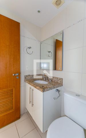 Apartamento para alugar com 90m², 2 quartos e 1 vaga Apartamento para alugar com 90m², 2 quartos e 1 vagaBanheiro da Suíte 1