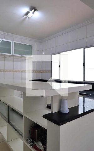 Casa para alugar com 214m², 3 quartos e 8 vagasCozinha