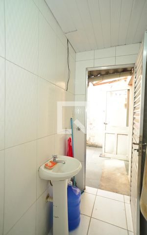 Casa à venda com 104m², 3 quartos e 1 vaga Casa à venda com 104m², 3 quartos e 1 vagaBanheiro externo