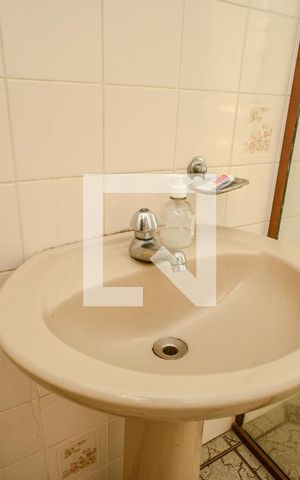 Casa à venda com 104m², 3 quartos e 1 vaga Casa à venda com 104m², 3 quartos e 1 vagaBanheiro