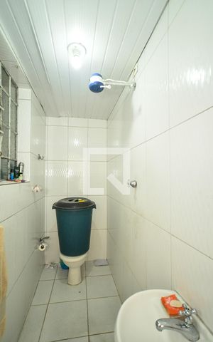 Casa à venda com 104m², 3 quartos e 1 vaga Casa à venda com 104m², 3 quartos e 1 vagaBanheiro externo
