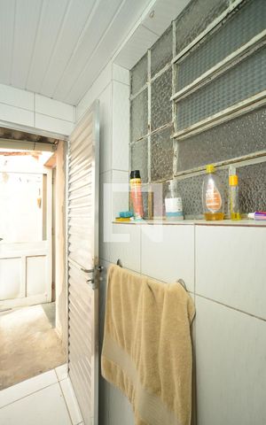 Casa à venda com 104m², 3 quartos e 1 vaga Casa à venda com 104m², 3 quartos e 1 vagaBanheiro externo