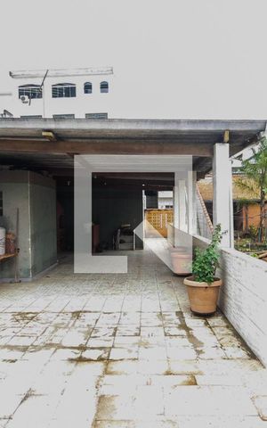 Casa à venda com 280m², 5 quartos e 3 vagas Casa à venda com 280m², 5 quartos e 3 vagasEspaço Gourmet