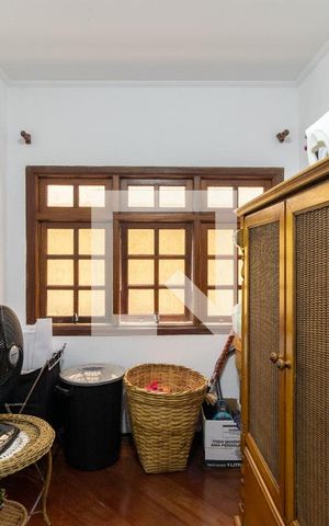 Casa à venda com 253m², 4 quartos e 5 vagasEscritório