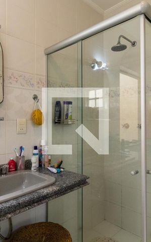 Casa à venda com 253m², 4 quartos e 5 vagasBanheiro da Suíte 1