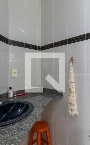 Casa à venda com 253m², 4 quartos e 5 vagasBanheiro da Suíte 2