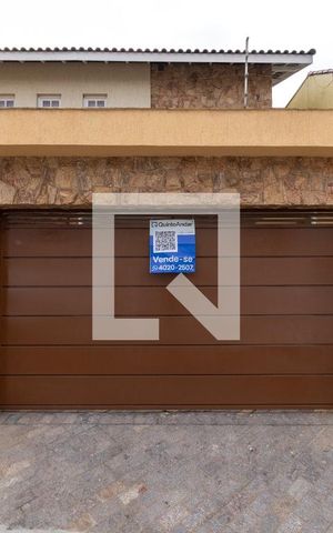 Casa à venda com 253m², 4 quartos e 5 vagasFachada
