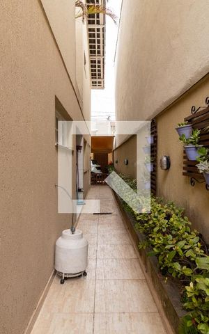Casa à venda com 253m², 4 quartos e 5 vagasCorredor Lateral