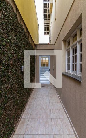 Casa à venda com 253m², 4 quartos e 5 vagasCorredor Lateral