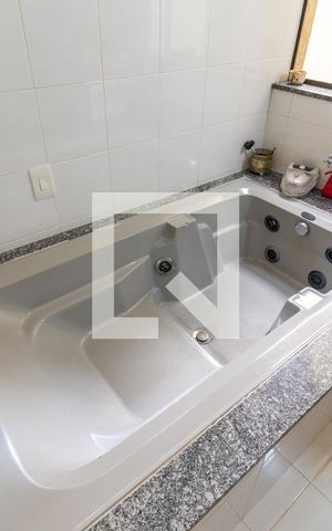 Casa à venda com 253m², 4 quartos e 5 vagasBanheiro da Suíte 1