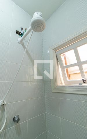 Casa à venda com 253m², 4 quartos e 5 vagasBanheiro de Serviço