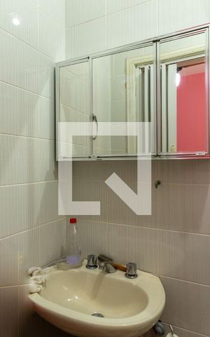 Casa à venda com 253m², 4 quartos e 5 vagasBanheiro de Serviço