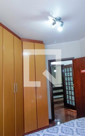 Casa à venda com 330m², 5 quartos e 4 vagas Casa à venda com 330m², 5 quartos e 4 vagasQuarto 2