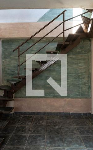 Casa para alugar com 90m², 2 quartos e 2 vagas Casa para alugar com 90m², 2 quartos e 2 vagasEscada