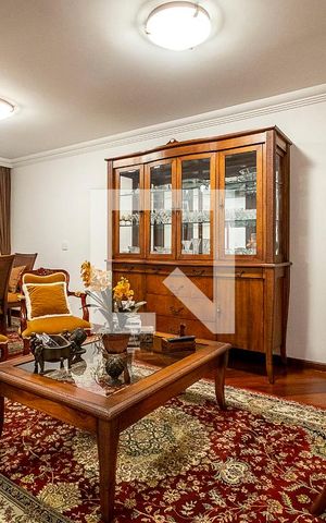 Casa à venda com 320m², 3 quartos e 4 vagas Casa à venda com 320m², 3 quartos e 4 vagasSala