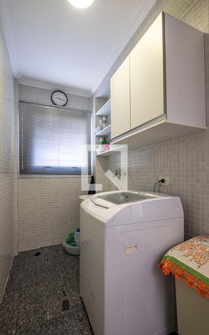Casa à venda com 320m², 3 quartos e 4 vagas Casa à venda com 320m², 3 quartos e 4 vagasCozinha - Lavanderia