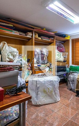 Casa à venda com 320m², 3 quartos e 4 vagas Casa à venda com 320m², 3 quartos e 4 vagasQuarto dos fundos 2